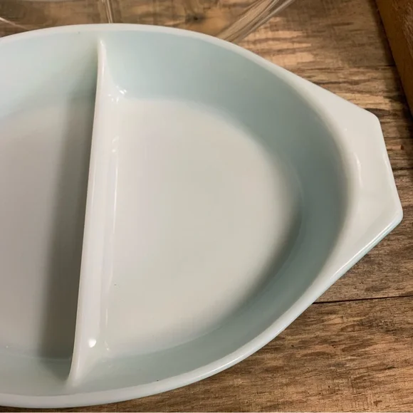 Vintage Pyrex Blue Snowflake Divided Casserole Dish - Picture 7 of 12